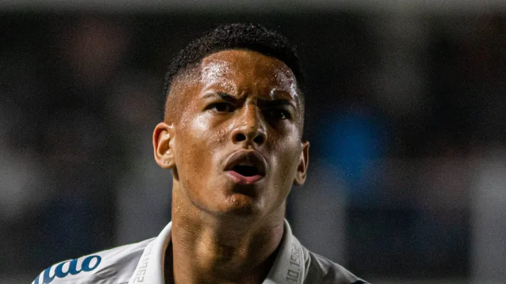 Ãngelo ex-Santos, em ação pelo Peixe - Foto: IMAGO / Fotoarena
