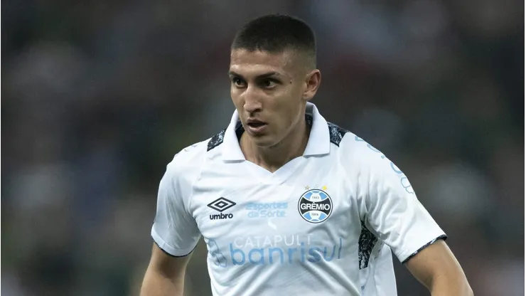 Real Madrid ainda observa Monsalve, do Grêmio.