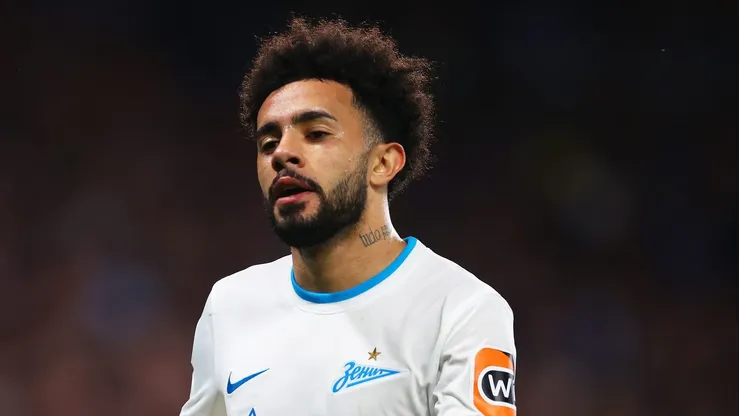 Claudinho, meia do Zenit, recebeu contato oficial do Palmeiras para reforçar time em 2025 - Foto: Clive Rose/Getty Images