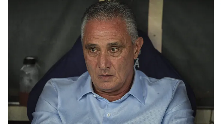 Tite chegou ao Brasil e foi logo internado