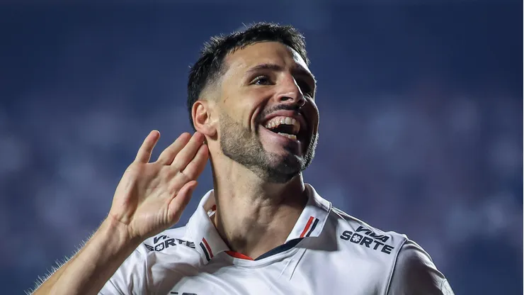 Calleri durante a comemoração do gol. Foto: Marcello Zambrana/AGIF