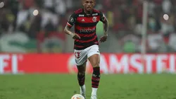 Flamengo e Bragantino se encaram no Brasileirão.