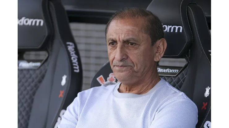Ramón Díaz começa faxina e Corinthians libera Pedrinho