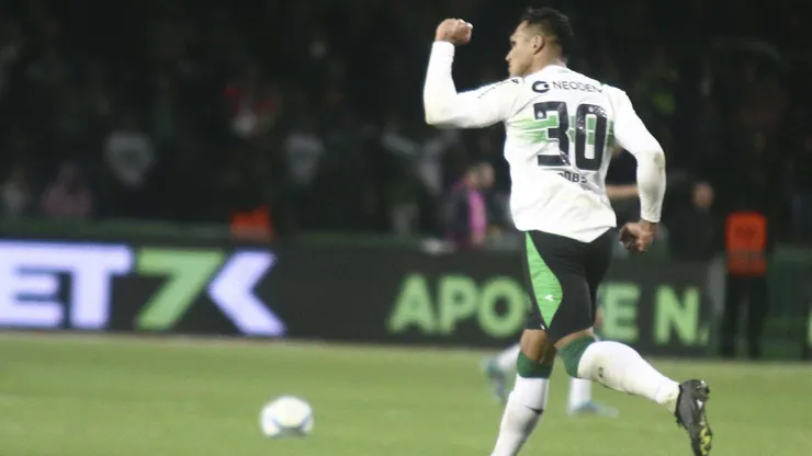 Robson é uma das esperanças de gol do Coritiba no duelo contra o Sport pela Série B (Foto: AGIF / Alamy Stock Photo)