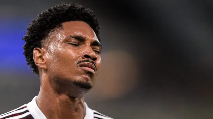 RJ - Rio de Janeiro - 23/10/2021 - BRASILEIRO A 2021, FLUMINENSE X FLAMENGO - Vitinho jogador do Flamengo lamenta chance perdida durante partida contra o Fluminense no estadio Maracana pelo campeonato Brasileiro A 2021. Foto: Thiago Ribeiro/AGIF