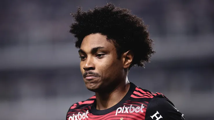Vitinho pode voltar ao futebol brasileiro. Foto: Ettore Chiereguini/AGIF