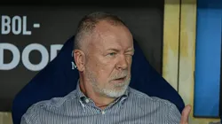 Mano Menezes durante jogo com o Grêmio. Foto: Thiago Ribeiro/AGIF