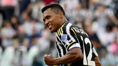 Alex Sandro vem negociando com o Flamengo para a temporada