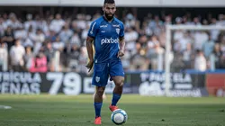 Avaí e Paysandu duelam pela Série B.