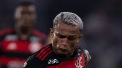 Wesley é cobrado no vestiário do CRF.