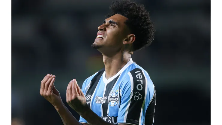 Du Queiroz vira problema no Imortal
