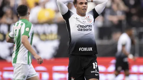 Corinthians x Juventude SÃO PAULO, SP - 04.08.2024: CORINTHIANS X JUVENTUDE - Giovane regrets a missed goal during the match between Corinthians x Juventude held at the Neo Química Arena in São Paulo, SP. The game is valid for the 21st round of the Brasileirão 2024. Photo: Marco Galvão/Fotoarena x2587338x PUBLICATIONxNOTxINxBRA MarcoxGalvão