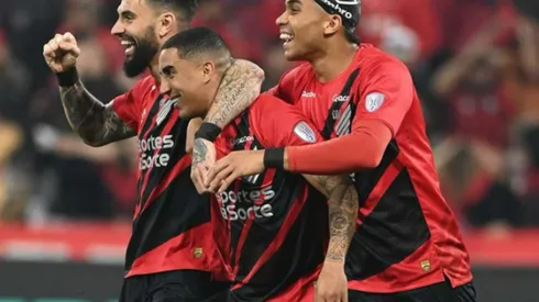 Belgrano e Athletico-PR brigam por vaga na Sul-Americana.