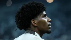 Hugo Souza na disputa de pênaltis de Corinthians x Bragantino. Foto: Marco Miatelo/AGIF