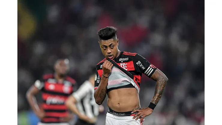 Bruno Henrique jogador do Flamengo lamenta durante partida contra o Botafogo. Foto: Thiago Ribeiro/AGIF