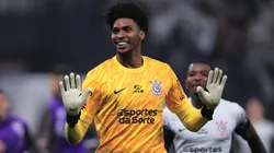Hugo Souza vem se destacando no Corinthians após ser destaque da classificação