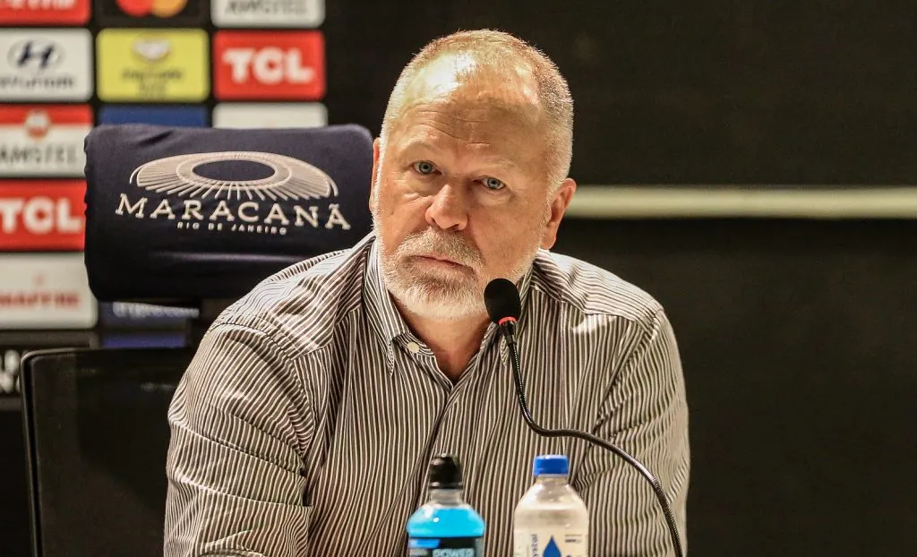 Mano Menezes em entrevista