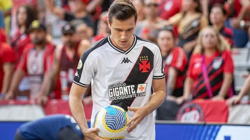 Lucas Piton jogador do Vasco durante partida contra o Athletico-PR. Foto: Luis Garcia/AGIF