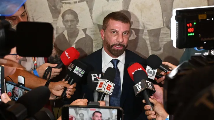 Pedrinho confirma negociação do Vasco com atacante