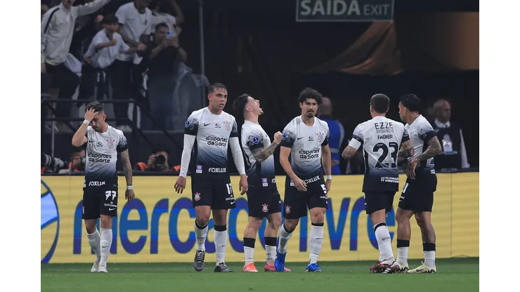 Garro jogador do Corinthians comemora seu gol durante partida contra o Bragantino no estadio Arena Corinthians pelo campeonato Copa Sul-Americana 2024