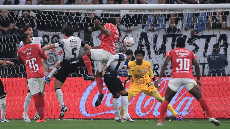 Eduardo jogador do Bragantino durante partida contra o Corinthians no estadio Arena Corinthians pelo campeonato Copa Sul-Americana 2024.