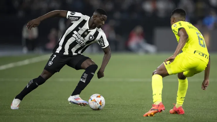 Botafogo leva vantagem após vencer no Nilton Santos.