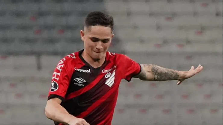 Khellven, ex-Athletico, é descartado na Gávea.