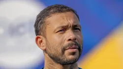 Vladimir está emprestado pelo Peixe ao Guarani.