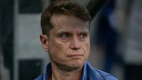 MG - BELO HORIZONTE - 10/08/2024 - BRASILEIRO A 2024, CRUZEIRO X ATLETICO-MG - Fernando Seabra tecnico do Cruzeiro durante partida contra o Atletico-MG no estadio Mineirao pelo campeonato Brasileiro A 2024. Foto: Fernando Moreno/AGIF