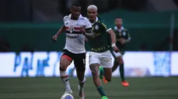 André Silva e Richard Ríos durante clássico