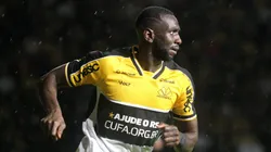 Bolasie joga bem em Criciúma x Vasco. Foto: Lucas Gabriel Cardoso/AGIF