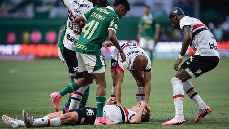 Patryck, do São Paulo, foi atingido por Estêvão, do Palmeiras.
