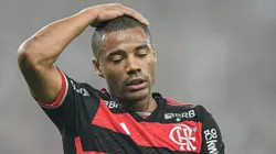 De La Cruz, jogador do Flamengo, lamenta durante partida contra o Palmeiras no estádio Maracanã pelo Brasileirão Série A 2024. Foto: Thiago Ribeiro/AGIF