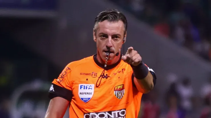 Claus tem decisão importante após confusão em clássico