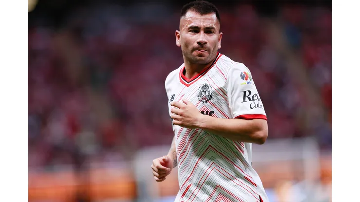 Jean Meneses acerta com Vasco