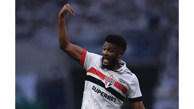 SP - SAO PAULO - 18/08/2024 - BRASILEIRO A 2024, PALMEIRAS X SAO PAULO - Sabino jogador do Sao Paulo durante partida contra o Palmeiras no estadio Arena Allianz Parque pelo campeonato Brasileiro A 2024. Foto: Ettore Chiereguini/AGIF