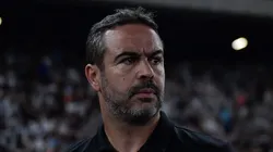 RJ - RIO DE JANEIRO - 18/08/2024 - BRASILEIRO A 2024, BOTAFOGO X FLAMENGO - Artur Jorge tecnico do Botafogo durante partida contra o Flamengo no estadio Engenhao pelo campeonato Brasileiro A 2024. Foto: Thiago Ribeiro/AGIF
