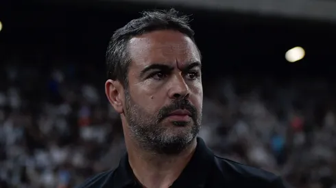 RJ - RIO DE JANEIRO - 18/08/2024 - BRASILEIRO A 2024, BOTAFOGO X FLAMENGO - Artur Jorge tecnico do Botafogo durante partida contra o Flamengo no estadio Engenhao pelo campeonato Brasileiro A 2024. Foto: Thiago Ribeiro/AGIF