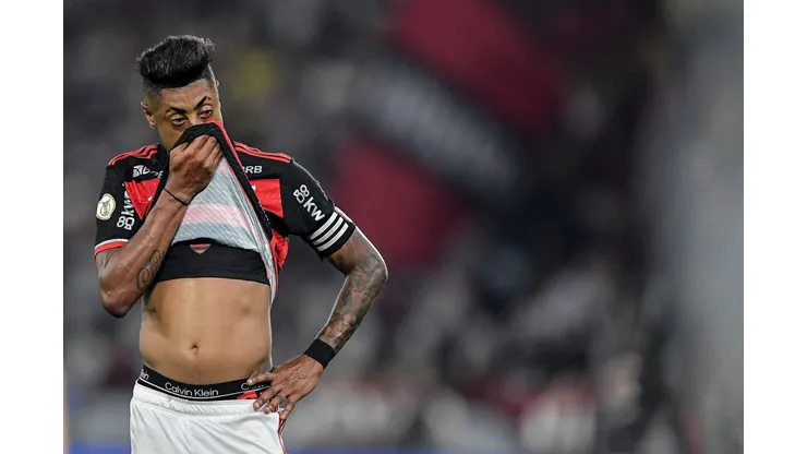 Bruno Henrique jogador do Flamengo lamenta durante partida contra o Botafogo. Foto: Thiago Ribeiro/AGIF