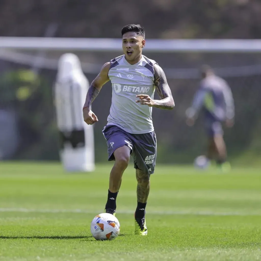 Atleta em campo durante os treinos do CT – Divulgação/Atlético Mineiro