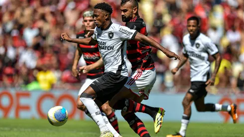 Jogadores de Flamengo e Botafogo. Foto: Thiago Ribeiro/AGIF