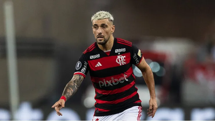 Arrasca atuando na partida contra o Bolívar (BOL), no Maracanã