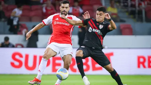 Acompanhe ao vivo Atlético-GO x Internacional no site Bolavip Brasil a partir das 14h30 deste domingo (18). Foto: Maxi Franzoi/AGIF