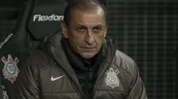 SAO PAULO, BRAZIL - AUGUST 10: Head coach Ramon Diaz of Corinthians looks on from the bench during the Brasileirao 2024 match between Corinthians and Red Bull Bragantino at Neo Quimica Arena on August 10, 2024 in Sao Paulo, Brazil. (Photo by Ricardo Moreira/Getty Images)