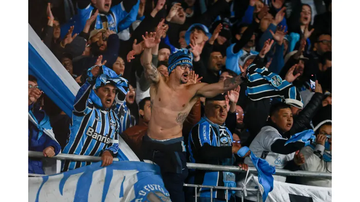 Torcida do Gremio apreensiva durante partida pela Libertadores 2024.