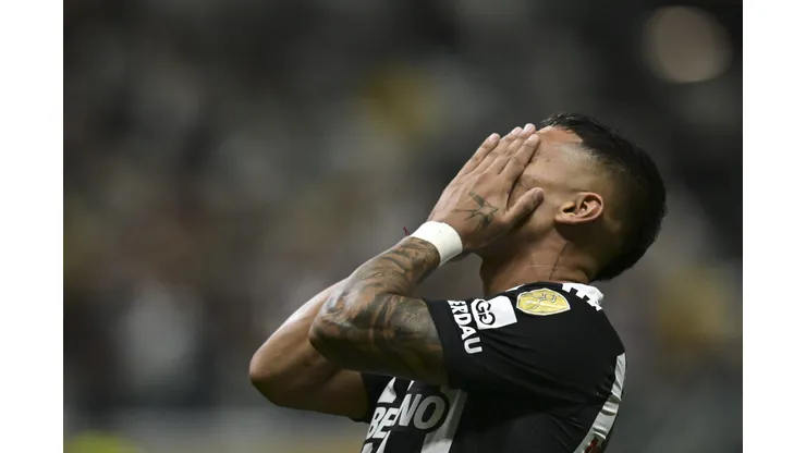 BELO HORIZONTE, BRAZIL - APRIL 23: Matias Zaracho of Atletico Mineiro reacts during a match between Atletico Mineiro and Peñarol as part of Copa CONMEBOL Libertadores 2024 at Arena MRV on April 23, 2024 in Belo Horizonte, Brazil. (Photo by Pedro Vilela/Getty Images)