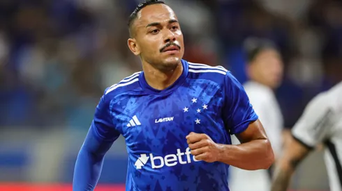 Rafael Elias Papagaio, jogador do Cruzeiro comemora seu gol durante partida contra o Botafogo no estadio Mineirao pelo campeonato Brasileiro A 2024.
