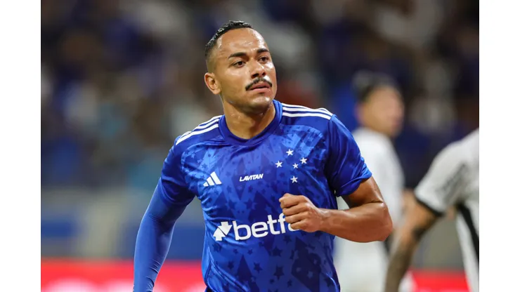 Rafael Elias Papagaio, jogador do Cruzeiro comemora seu gol durante partida contra o Botafogo no estadio Mineirao pelo campeonato Brasileiro A 2024.