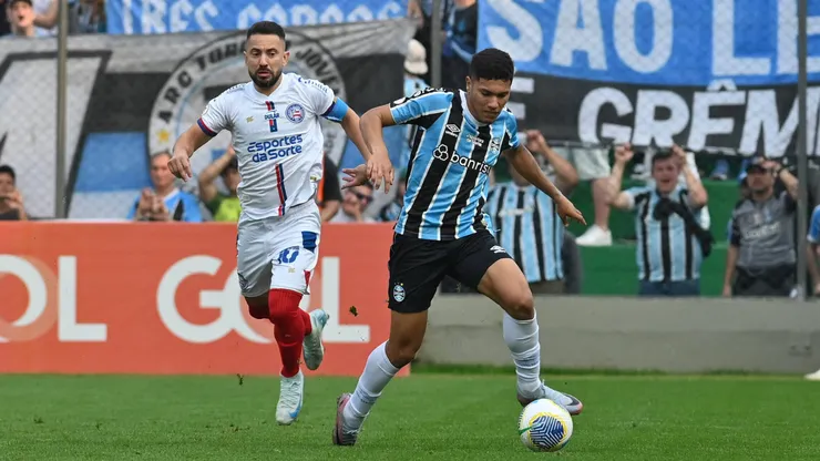 Grêmio e Bahia se enfrentando pela 23ª rodada do Campeonato Brasileiro.