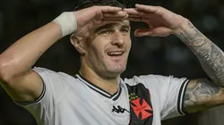 Vegetti comemorando gol em partida entre Vasco e Fortaleza, pela 3ª fase da Copa do Brasil, em São Januário, no dia 22/05/2024. Foto: Marcello Dias